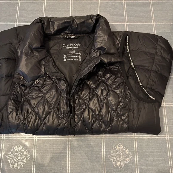 Calvin Klein vest - Picture 2 of 3